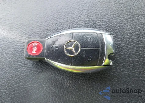 2010 Mercedes-Benz S 550 z USA, uszkodzony, nr VIN WDDNG7BB7AA349375